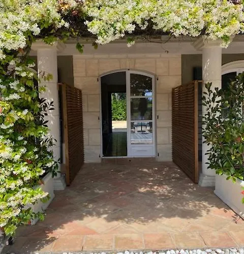 Bastide Sainte Anne Otel *