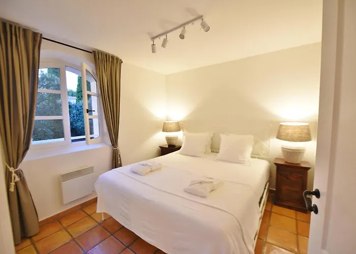 Bastide Sainte Anne Otel *